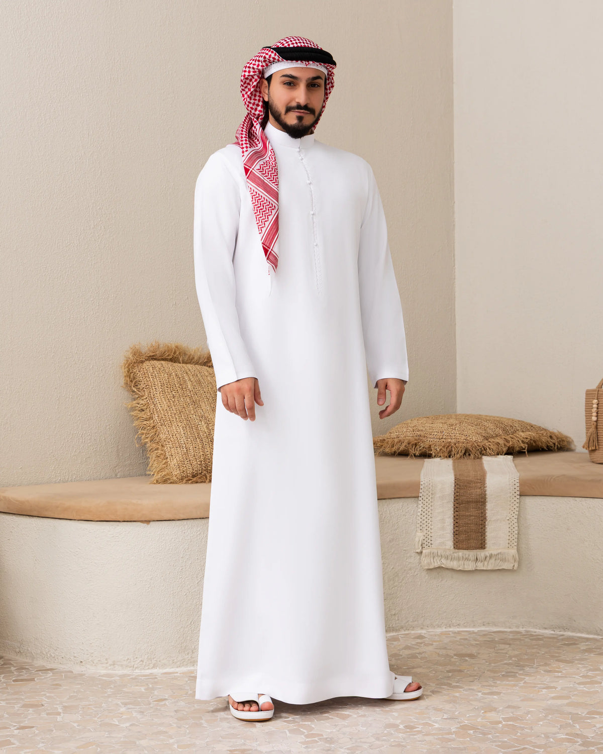 Mens Classic White Bahraini Style Kandura With Traditional Red & White Shemagh 